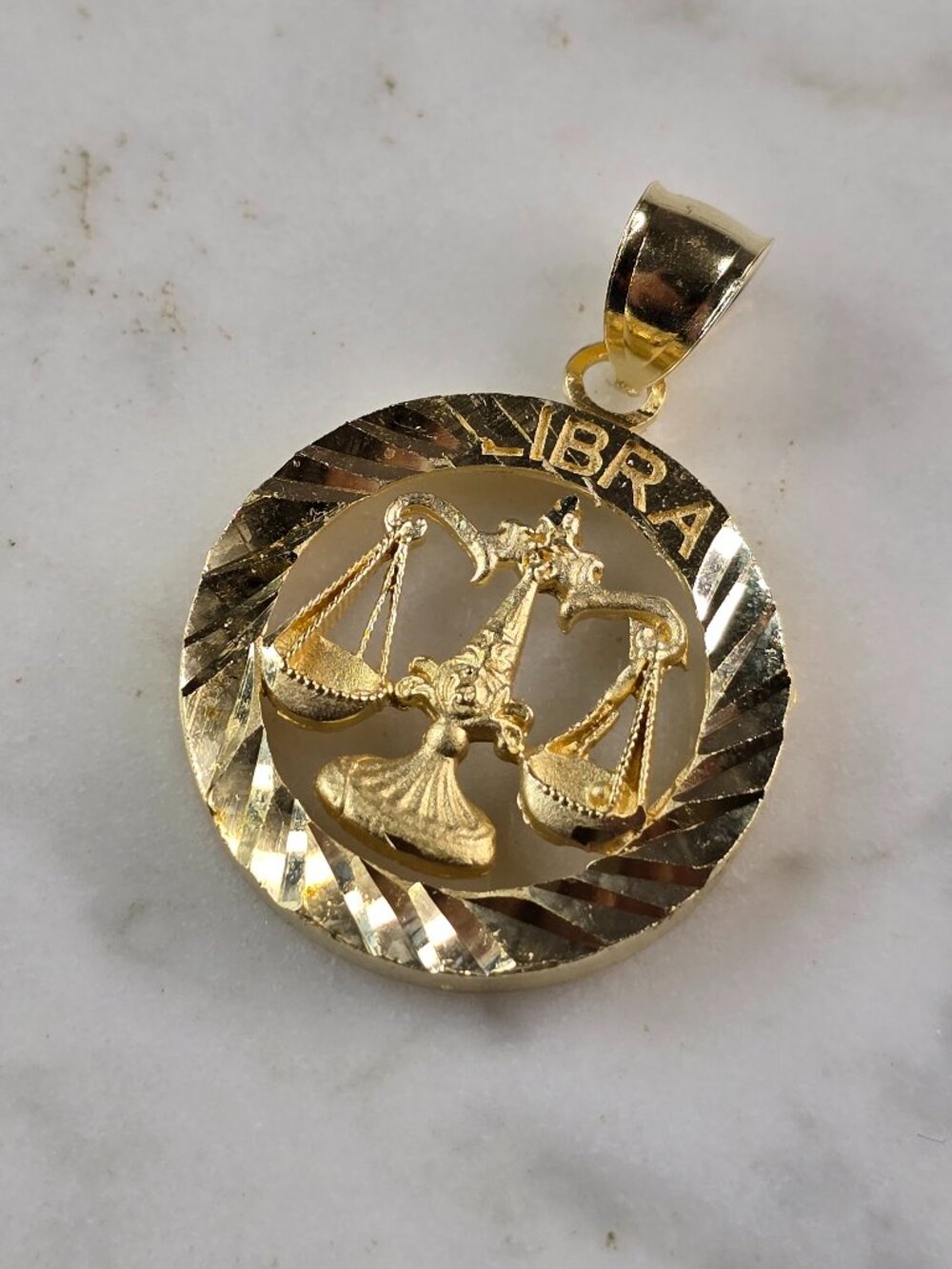 Womens Vintage Estate Gold Tone Zodiac Libra Pendant E2388